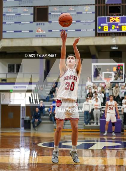 Thumbnail 1 in Beech Grove vs. Brownstown Central (IHSAA 3A Regional Semi-Final) photogallery.