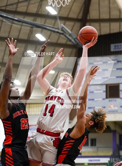 Thumbnail 1 in Beech Grove vs. Brownstown Central (IHSAA 3A Regional Semi-Final) photogallery.