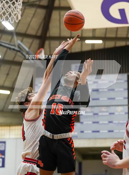 Thumbnail 3 in Beech Grove vs. Brownstown Central (IHSAA 3A Regional Semi-Final) photogallery.