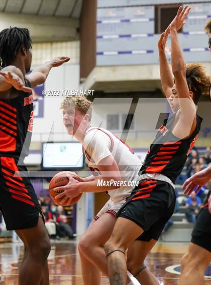 Thumbnail 2 in Beech Grove vs. Brownstown Central (IHSAA 3A Regional Semi-Final) photogallery.