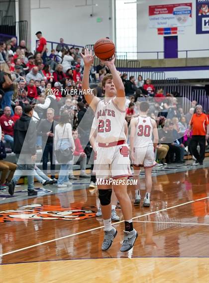 Thumbnail 1 in Beech Grove vs. Brownstown Central (IHSAA 3A Regional Semi-Final) photogallery.