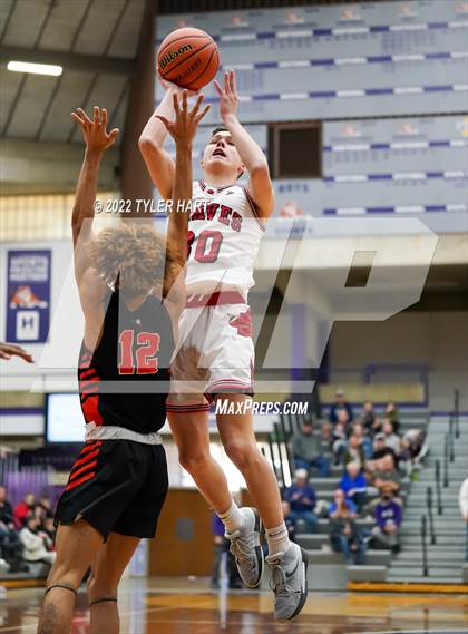 Thumbnail 2 in Beech Grove vs. Brownstown Central (IHSAA 3A Regional Semi-Final) photogallery.