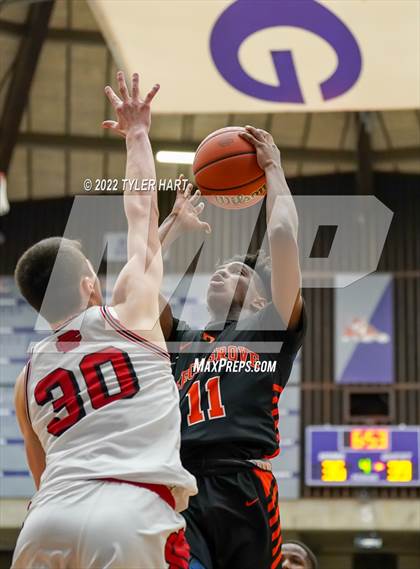 Thumbnail 1 in Beech Grove vs. Brownstown Central (IHSAA 3A Regional Semi-Final) photogallery.