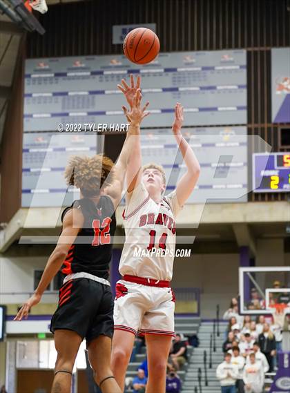 Thumbnail 3 in Beech Grove vs. Brownstown Central (IHSAA 3A Regional Semi-Final) photogallery.
