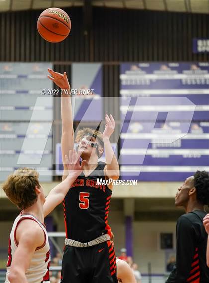 Thumbnail 3 in Beech Grove vs. Brownstown Central (IHSAA 3A Regional Semi-Final) photogallery.