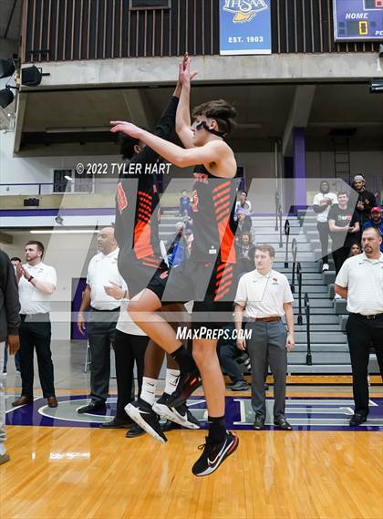 Thumbnail 3 in Beech Grove vs. Brownstown Central (IHSAA 3A Regional Semi-Final) photogallery.