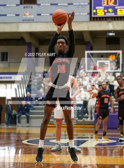 Thumbnail 3 in Beech Grove vs. Brownstown Central (IHSAA 3A Regional Semi-Final) photogallery.