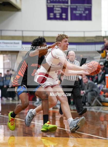 Thumbnail 3 in Beech Grove vs. Brownstown Central (IHSAA 3A Regional Semi-Final) photogallery.