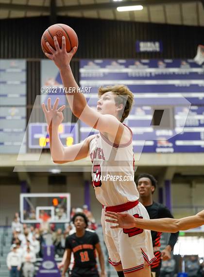 Thumbnail 2 in Beech Grove vs. Brownstown Central (IHSAA 3A Regional Semi-Final) photogallery.