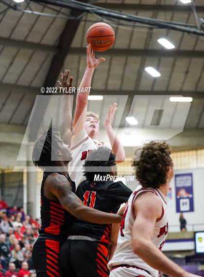 Thumbnail 3 in Beech Grove vs. Brownstown Central (IHSAA 3A Regional Semi-Final) photogallery.