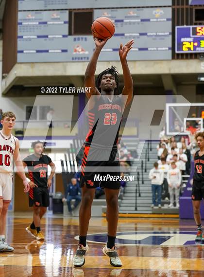 Thumbnail 2 in Beech Grove vs. Brownstown Central (IHSAA 3A Regional Semi-Final) photogallery.