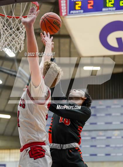 Thumbnail 3 in Beech Grove vs. Brownstown Central (IHSAA 3A Regional Semi-Final) photogallery.