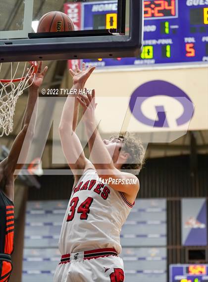 Thumbnail 1 in Beech Grove vs. Brownstown Central (IHSAA 3A Regional Semi-Final) photogallery.