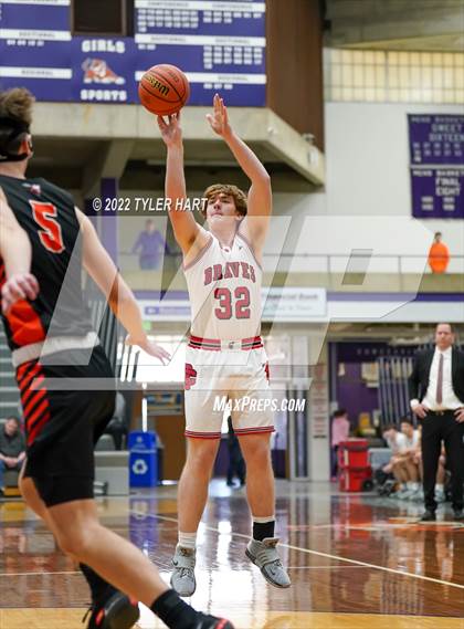 Thumbnail 2 in Beech Grove vs. Brownstown Central (IHSAA 3A Regional Semi-Final) photogallery.