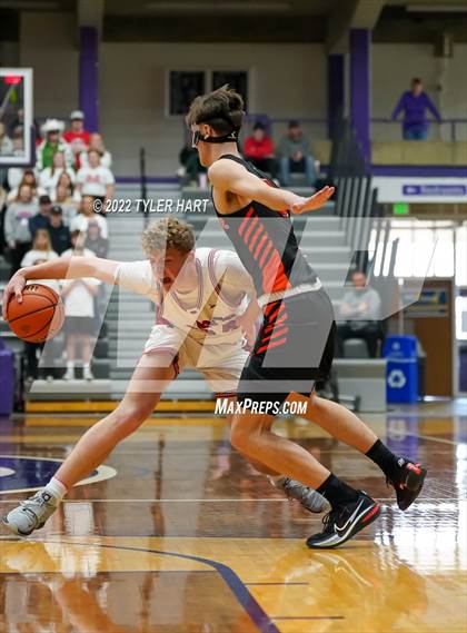 Thumbnail 3 in Beech Grove vs. Brownstown Central (IHSAA 3A Regional Semi-Final) photogallery.
