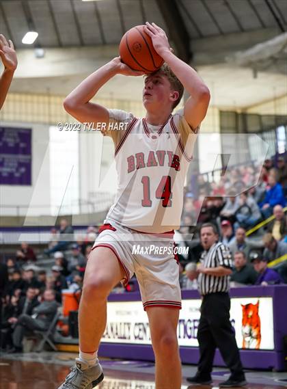 Thumbnail 1 in Beech Grove vs. Brownstown Central (IHSAA 3A Regional Semi-Final) photogallery.
