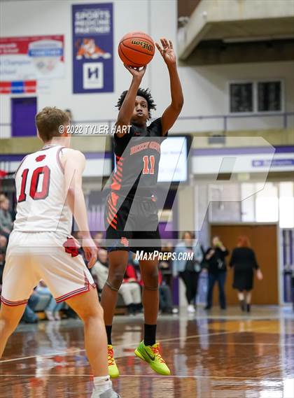 Thumbnail 3 in Beech Grove vs. Brownstown Central (IHSAA 3A Regional Semi-Final) photogallery.