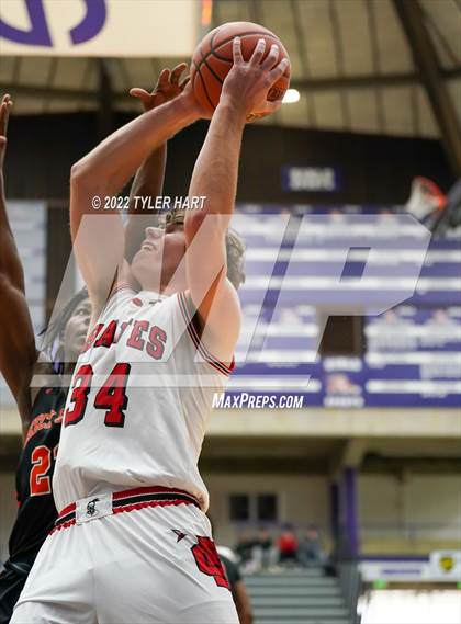 Thumbnail 1 in Beech Grove vs. Brownstown Central (IHSAA 3A Regional Semi-Final) photogallery.