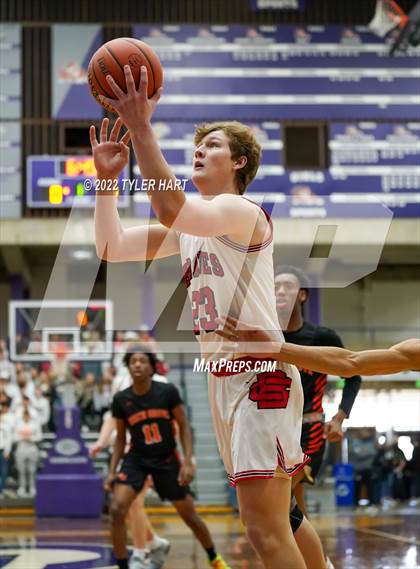 Thumbnail 1 in Beech Grove vs. Brownstown Central (IHSAA 3A Regional Semi-Final) photogallery.