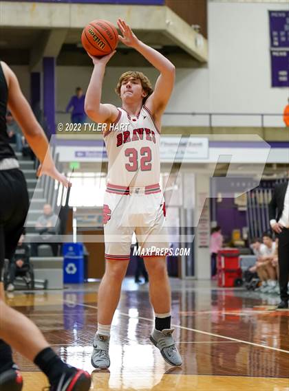 Thumbnail 1 in Beech Grove vs. Brownstown Central (IHSAA 3A Regional Semi-Final) photogallery.