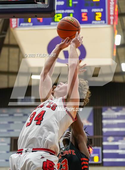 Thumbnail 3 in Beech Grove vs. Brownstown Central (IHSAA 3A Regional Semi-Final) photogallery.