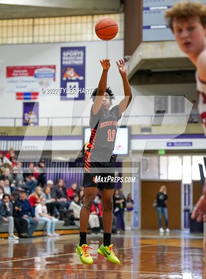 Thumbnail 3 in Beech Grove vs. Brownstown Central (IHSAA 3A Regional Semi-Final) photogallery.