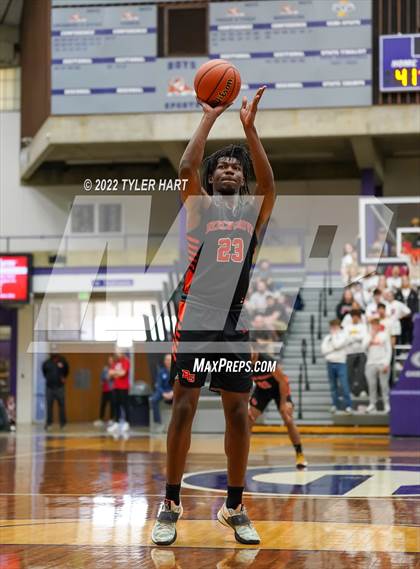 Thumbnail 2 in Beech Grove vs. Brownstown Central (IHSAA 3A Regional Semi-Final) photogallery.