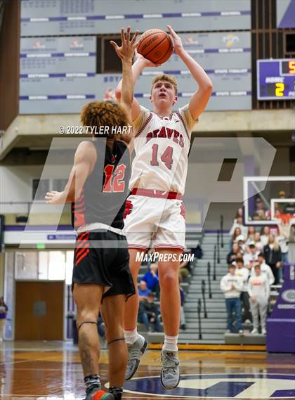 Thumbnail 1 in Beech Grove vs. Brownstown Central (IHSAA 3A Regional Semi-Final) photogallery.