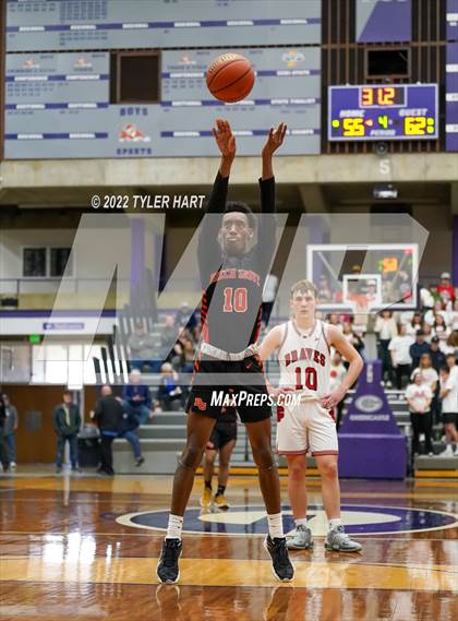 Thumbnail 2 in Beech Grove vs. Brownstown Central (IHSAA 3A Regional Semi-Final) photogallery.