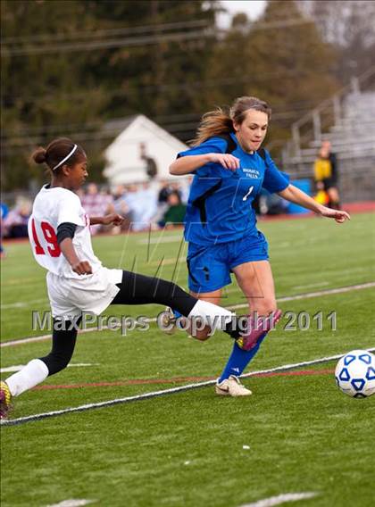 Thumbnail 2 in Hoosick Falls vs Friends Academy (NYSPHSAA Class C Final) photogallery.