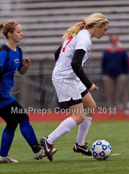 Thumbnail 3 in Hoosick Falls vs Friends Academy (NYSPHSAA Class C Final) photogallery.