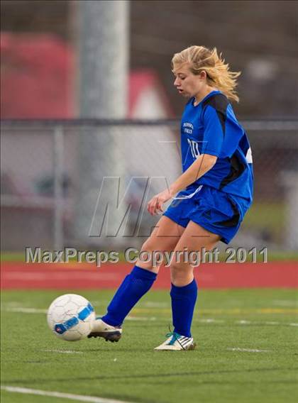 Thumbnail 3 in Hoosick Falls vs Friends Academy (NYSPHSAA Class C Final) photogallery.