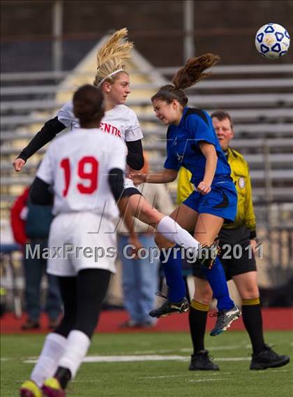 Thumbnail 2 in Hoosick Falls vs Friends Academy (NYSPHSAA Class C Final) photogallery.