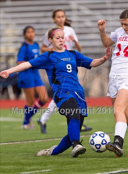Thumbnail 1 in Hoosick Falls vs Friends Academy (NYSPHSAA Class C Final) photogallery.