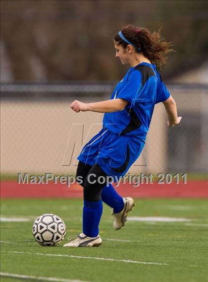 Thumbnail 2 in Hoosick Falls vs Friends Academy (NYSPHSAA Class C Final) photogallery.