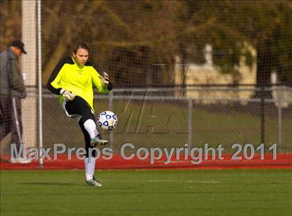 Thumbnail 2 in Hoosick Falls vs Friends Academy (NYSPHSAA Class C Final) photogallery.