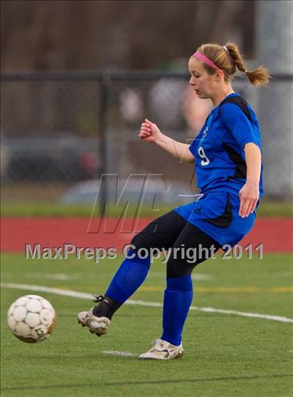 Thumbnail 1 in Hoosick Falls vs Friends Academy (NYSPHSAA Class C Final) photogallery.