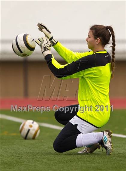 Thumbnail 3 in Hoosick Falls vs Friends Academy (NYSPHSAA Class C Final) photogallery.