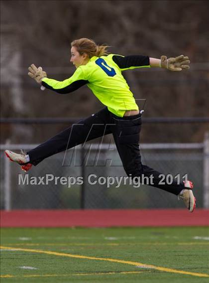 Thumbnail 3 in Hoosick Falls vs Friends Academy (NYSPHSAA Class C Final) photogallery.