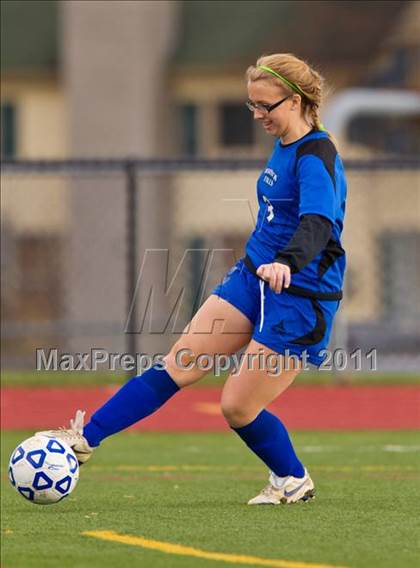 Thumbnail 2 in Hoosick Falls vs Friends Academy (NYSPHSAA Class C Final) photogallery.