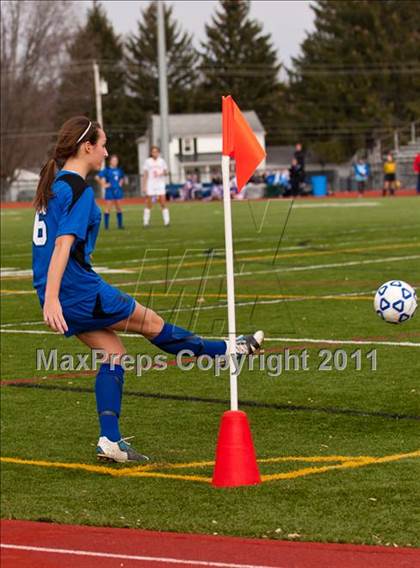 Thumbnail 2 in Hoosick Falls vs Friends Academy (NYSPHSAA Class C Final) photogallery.