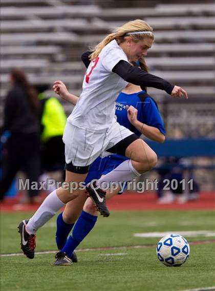 Thumbnail 2 in Hoosick Falls vs Friends Academy (NYSPHSAA Class C Final) photogallery.