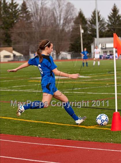 Thumbnail 3 in Hoosick Falls vs Friends Academy (NYSPHSAA Class C Final) photogallery.