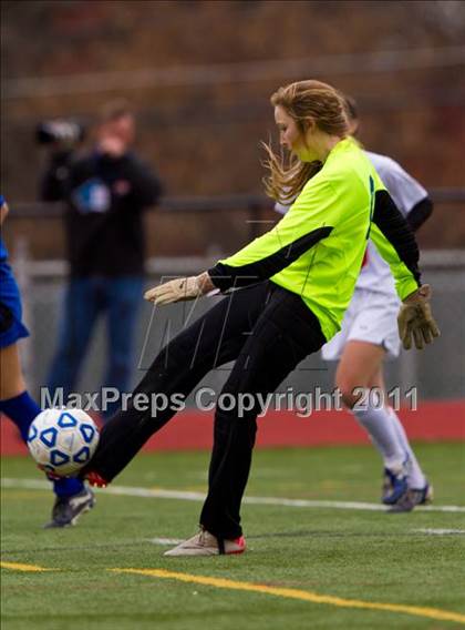 Thumbnail 3 in Hoosick Falls vs Friends Academy (NYSPHSAA Class C Final) photogallery.