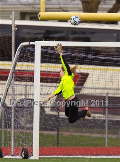 Thumbnail 2 in Hoosick Falls vs Friends Academy (NYSPHSAA Class C Final) photogallery.