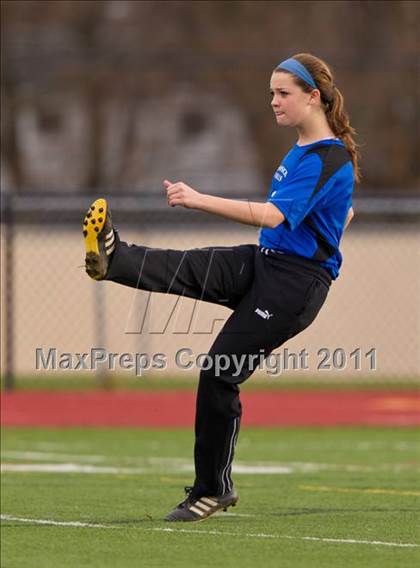 Thumbnail 3 in Hoosick Falls vs Friends Academy (NYSPHSAA Class C Final) photogallery.