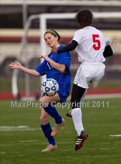 Thumbnail 2 in Hoosick Falls vs Friends Academy (NYSPHSAA Class C Final) photogallery.