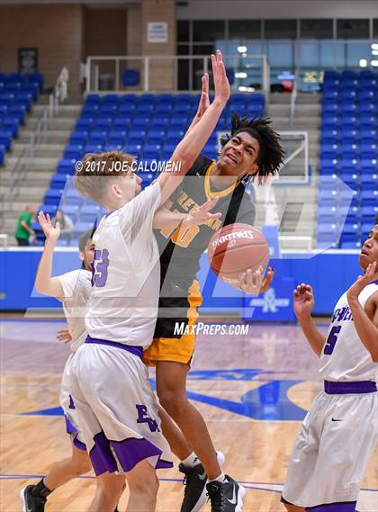 Thumbnail 1 in Warren vs Brennan photogallery.