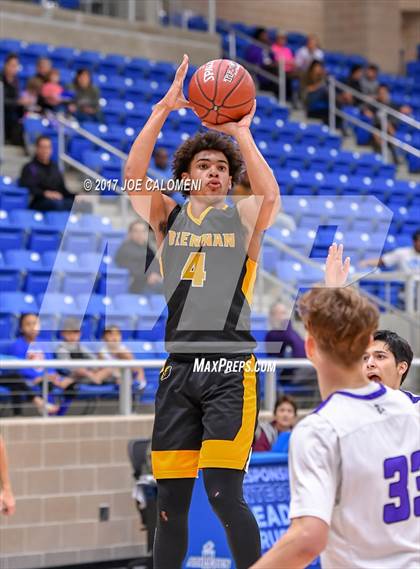 Thumbnail 2 in Warren vs Brennan photogallery.