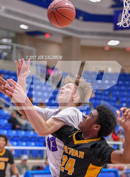 Thumbnail 2 in Warren vs Brennan photogallery.